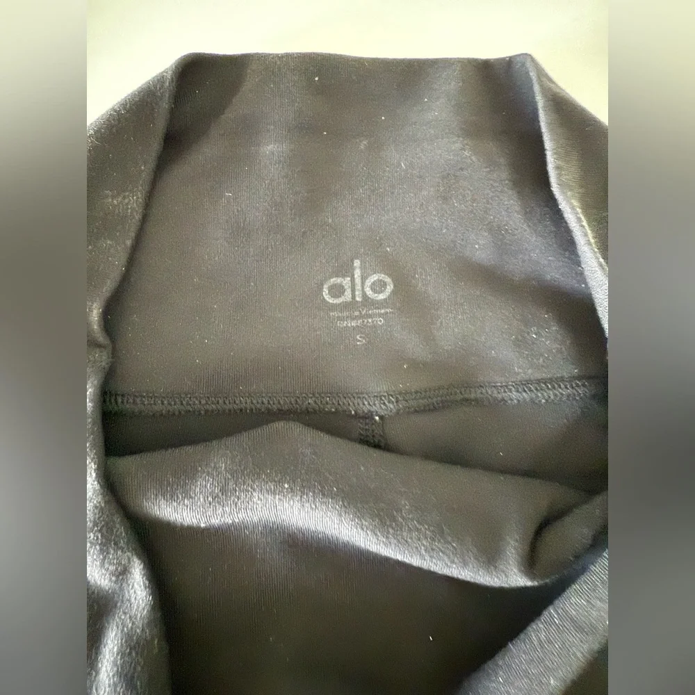 Alo Yoga bike shorts with pockets Size S - Picture 2 of 7